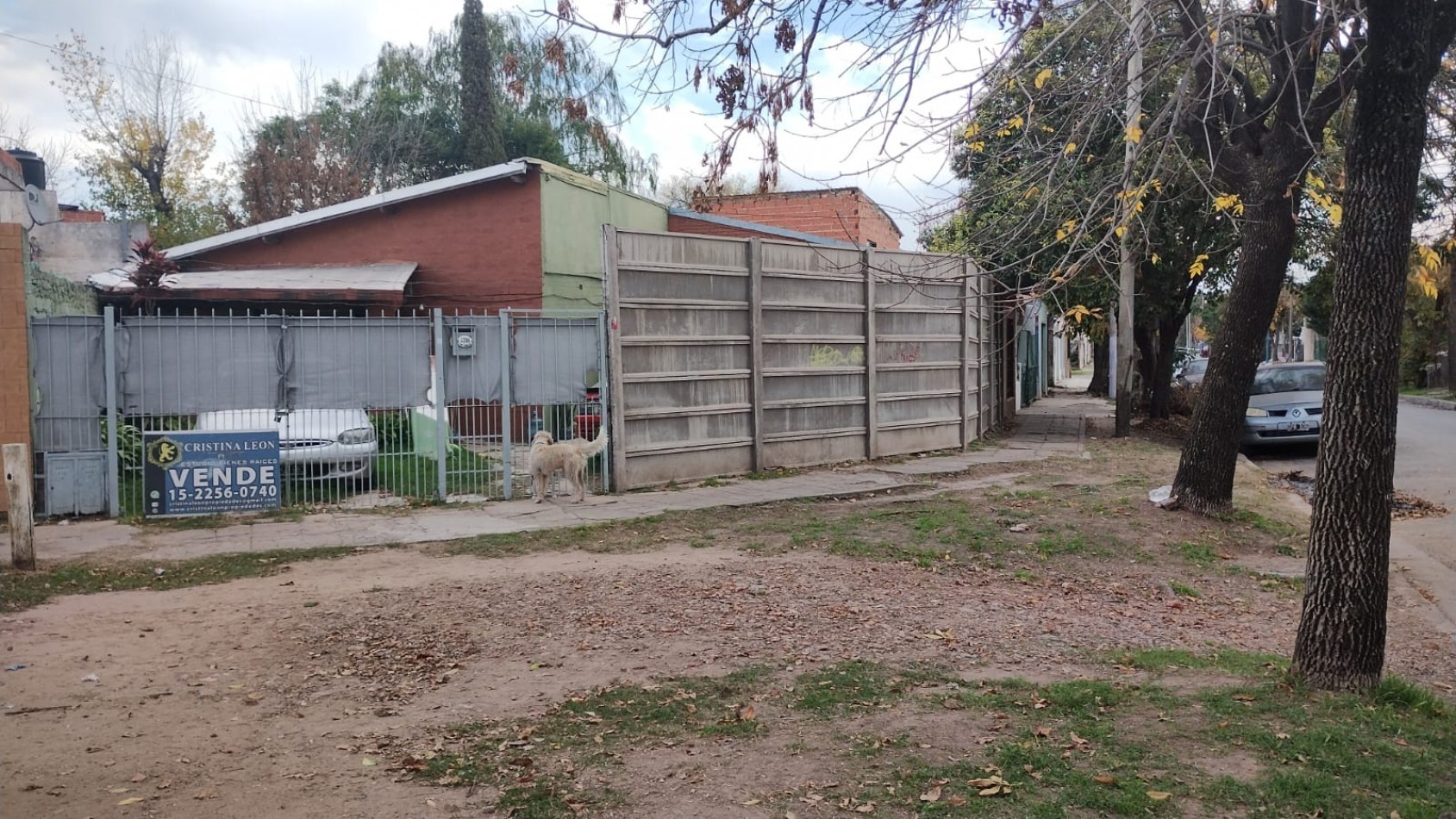 OPORTUNIDAD!!      CASA  4 AMB. C/COCHERA Y JARDIN.