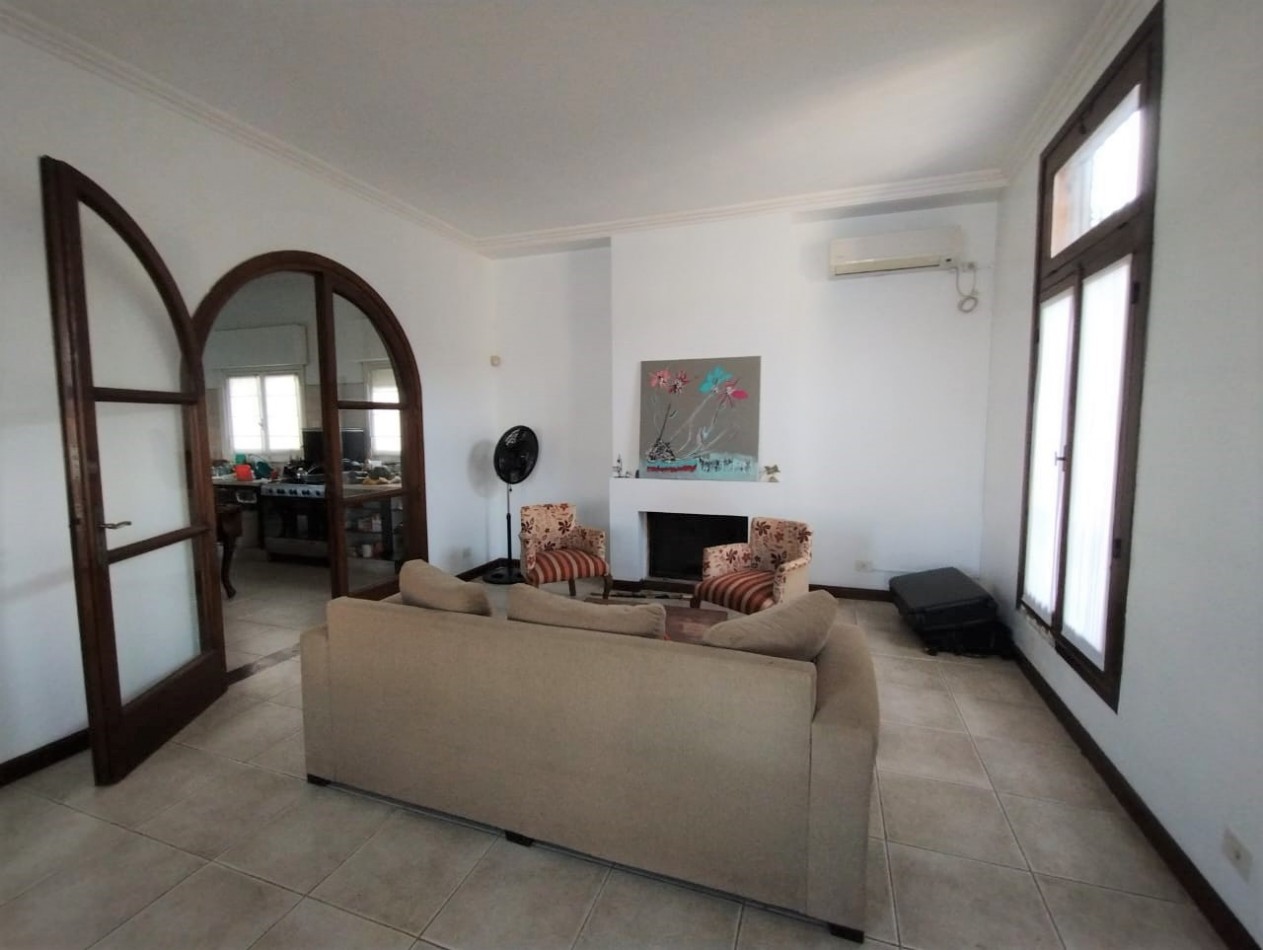 CASA   5 AMB.  1.663  M2. C/PISCINA (DON TORCUATO) 