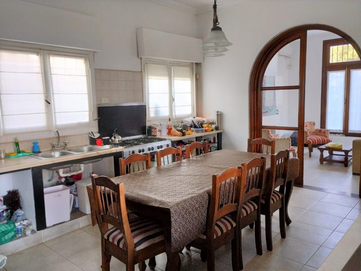 CASA   5 AMB.  1.663  M2. C/PISCINA (DON TORCUATO) 