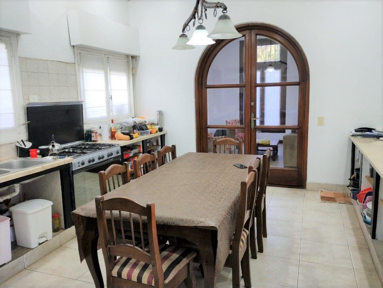 CASA   5 AMB.  1.663  M2. C/PISCINA (DON TORCUATO) 