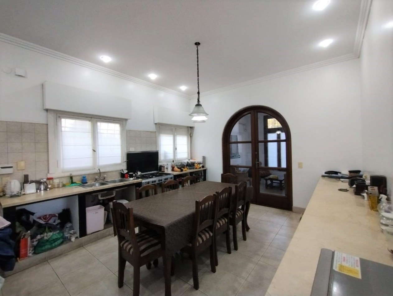 CASA   5 AMB.  1.663  M2. C/PISCINA (DON TORCUATO) 