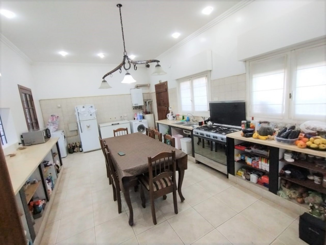 CASA   5 AMB.  1.663  M2. C/PISCINA (DON TORCUATO) 