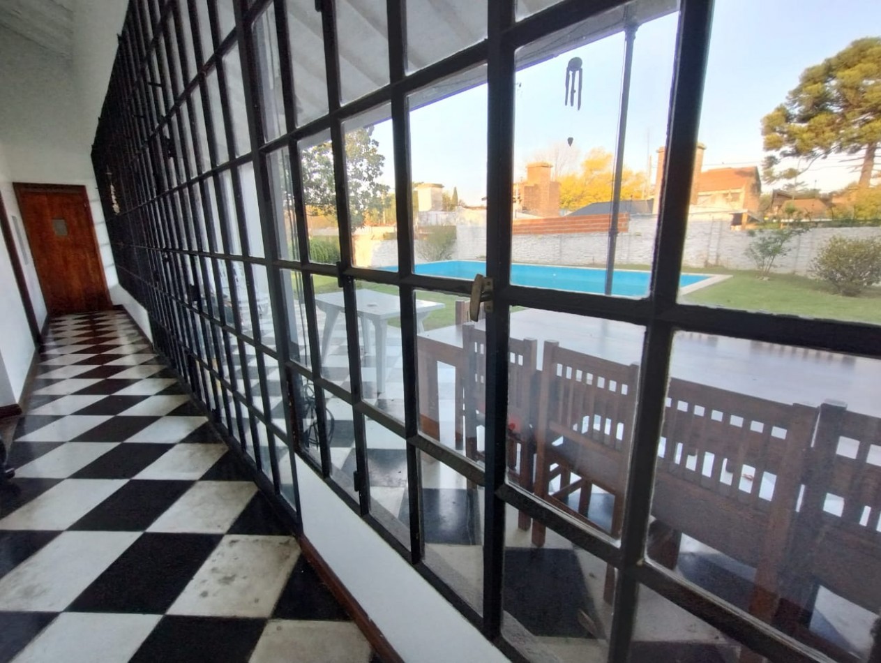 CASA   5 AMB.  1.663  M2. C/PISCINA (DON TORCUATO) 
