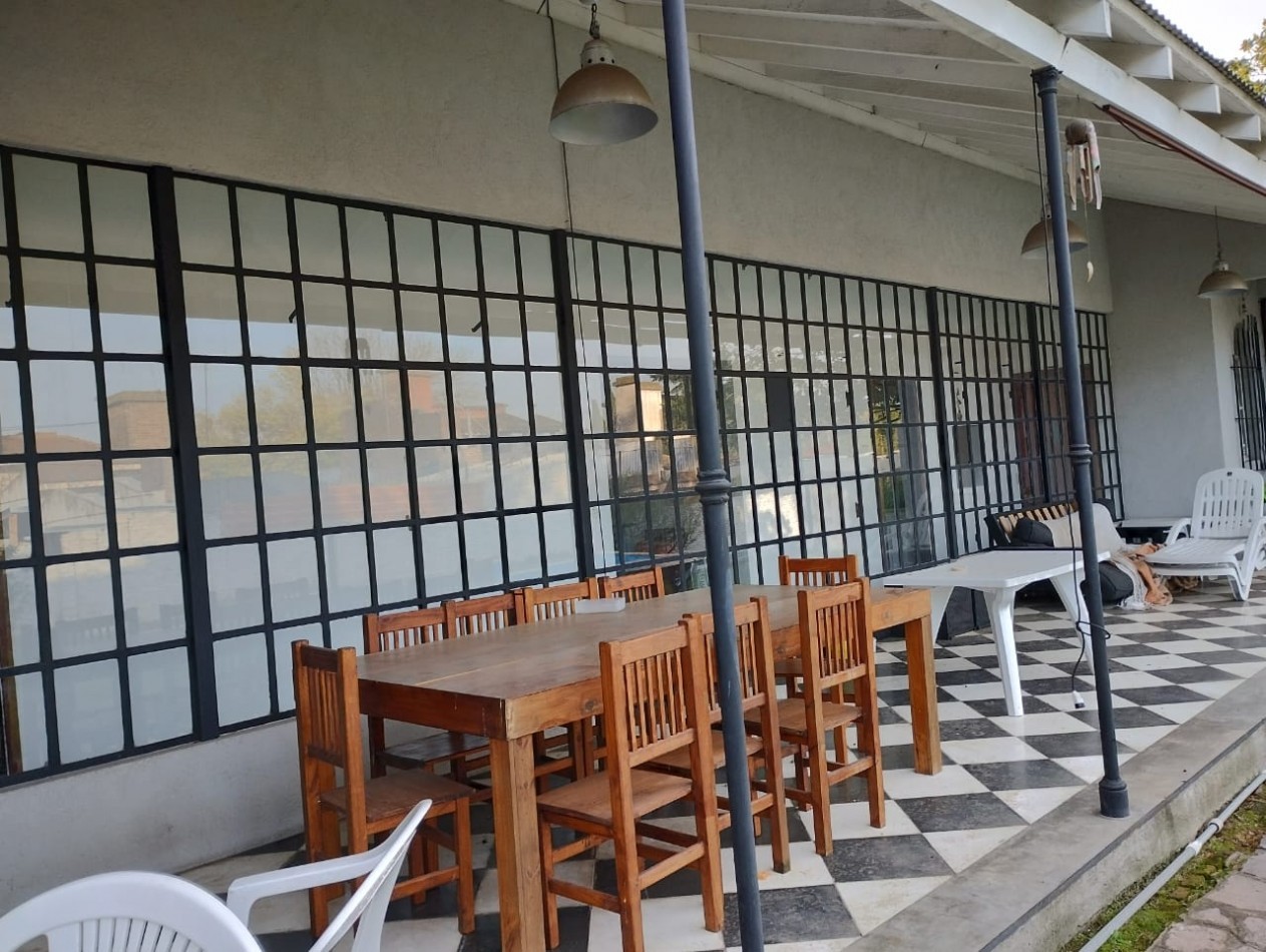 CASA   5 AMB.  1.663  M2. C/PISCINA (DON TORCUATO) 