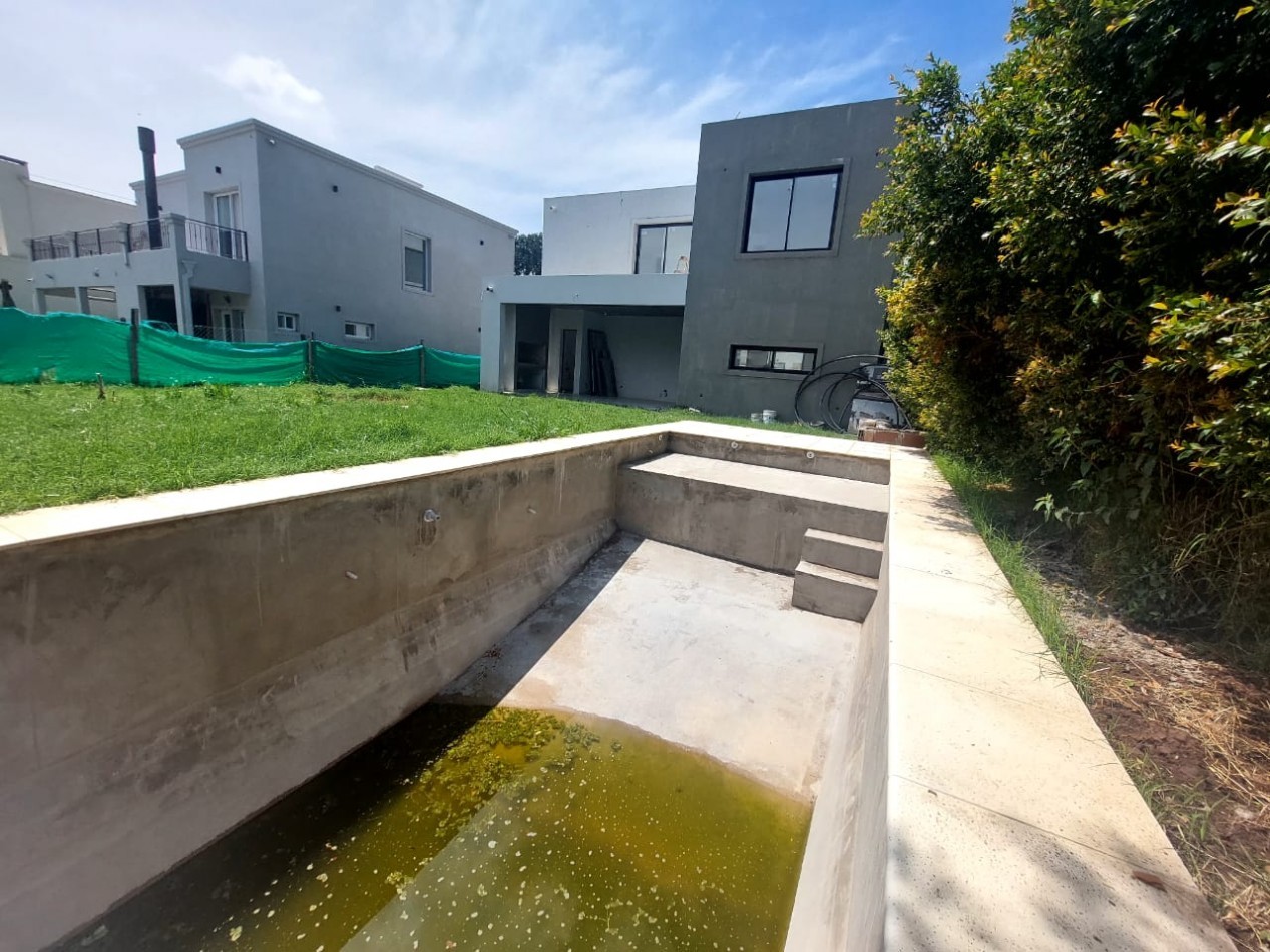 CASA 4 AMB. DOS PLANTAS A ESTRENAR (BARRIO CERRADO MAGNA)