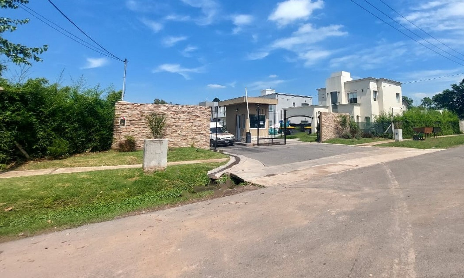 CASA 4 AMB. DOS PLANTAS A ESTRENAR (BARRIO CERRADO MAGNA)