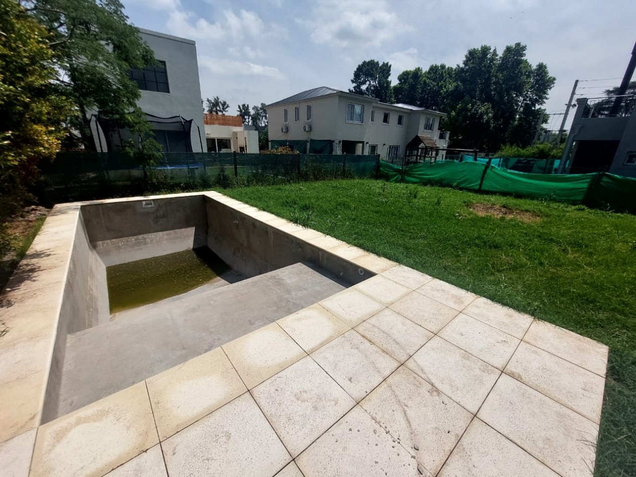 CASA 4 AMB. DOS PLANTAS A ESTRENAR (BARRIO CERRADO MAGNA)