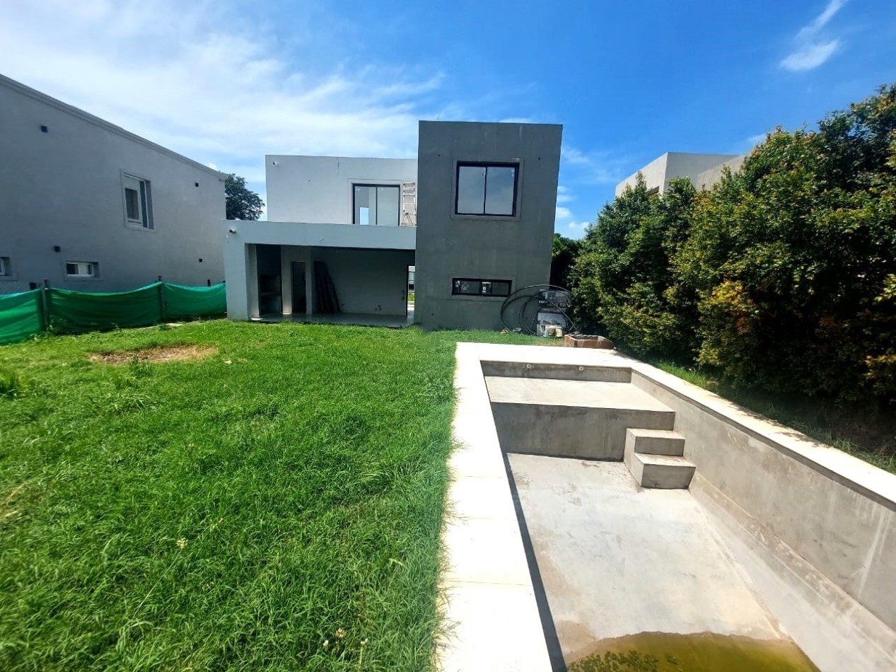 CASA 4 AMB. DOS PLANTAS A ESTRENAR (BARRIO CERRADO MAGNA)