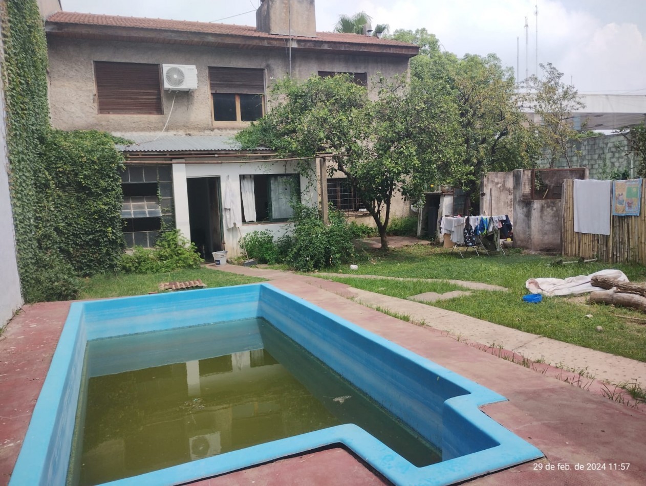 CHALET 4 AMB. 2 PLANTAS C/ GARAGE- PISCINA Y PARQUE