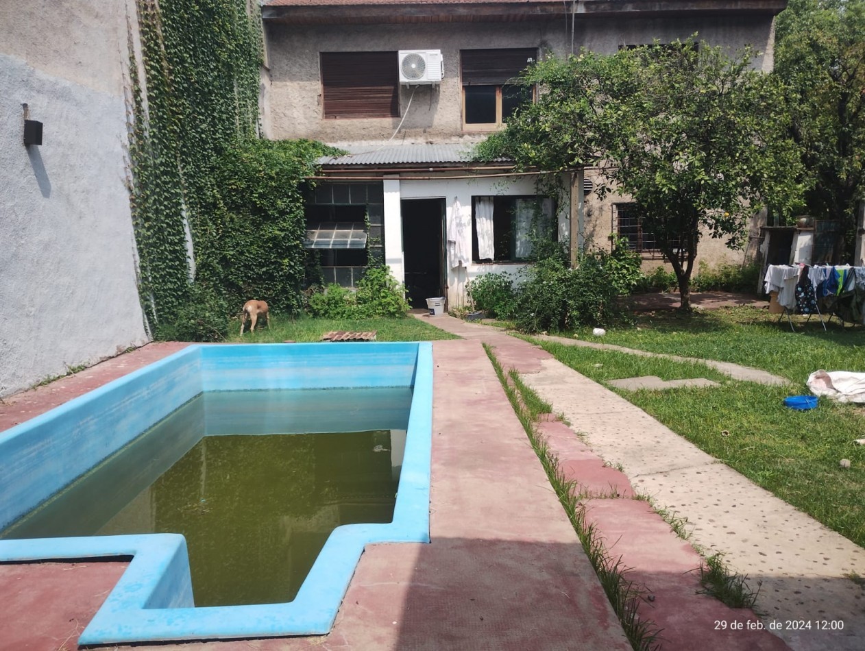 CHALET 4 AMB. 2 PLANTAS C/ GARAGE- PISCINA Y PARQUE