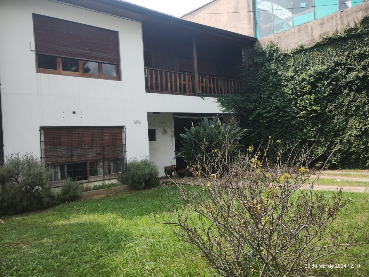 CHALET 4 AMB. 2 PLANTAS C/ GARAGE- PISCINA Y PARQUE