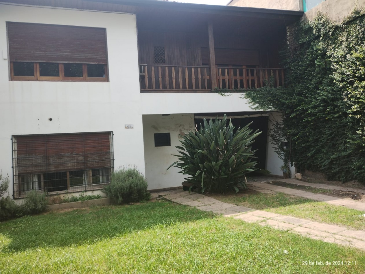 CHALET 4 AMB. 2 PLANTAS C/ GARAGE- PISCINA Y PARQUE