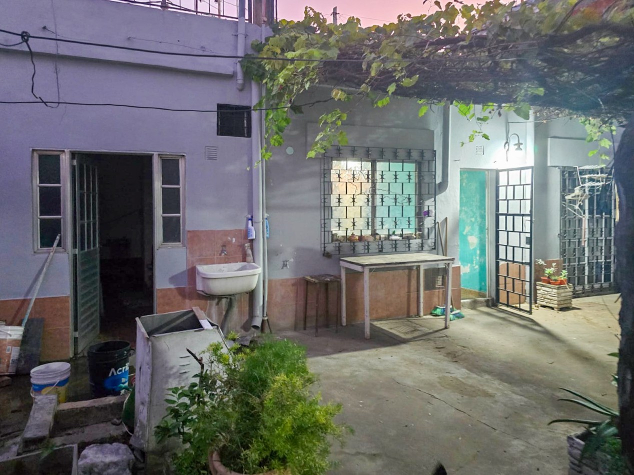 CASA 3 AMB CON DPTO 2 AMB. C/ COCHERA PARA 2 VEHICULOS