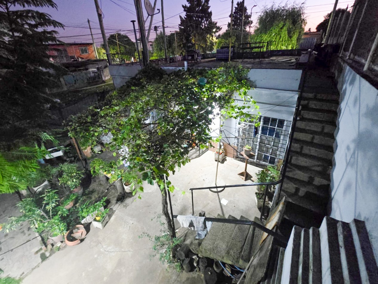 CASA 3 AMB CON DPTO 2 AMB. C/ COCHERA PARA 2 VEHICULOS