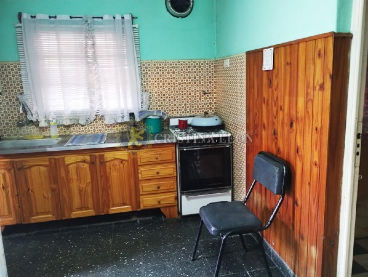 CASA AMERICANA  3 AMB. c/ PATIO Y COCHERA