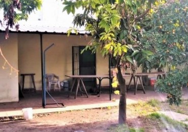 OPORTUNIDAD!!! CHALET DE 5 AMB. CON COCHERA/ FONDO LIBRE.