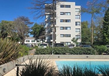 DEPARTAMENTO 3 AMB. PLANTA BAJA C/ COCHERA Y PARQUE (COMPLEJO CERRADO)