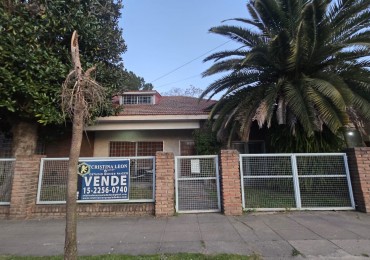 CASA DE 3 AMB. AMPLIOS C/ GARAGE Y PARQUE