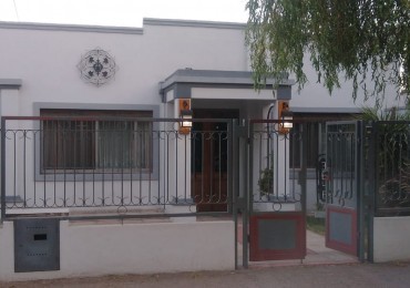 CASA AMERICANA 4 AMB.C/PARQUE Y GARAGE