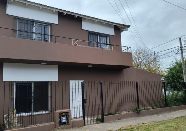 CASA 3 AMB. 2 PLANTAS C/ PARQUE Y PILETA 